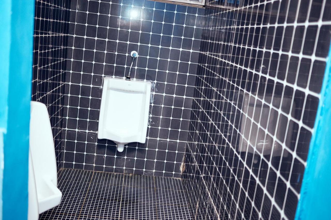 ホテル Ellisa Hospitality And Spa アクラ エクステリア 写真