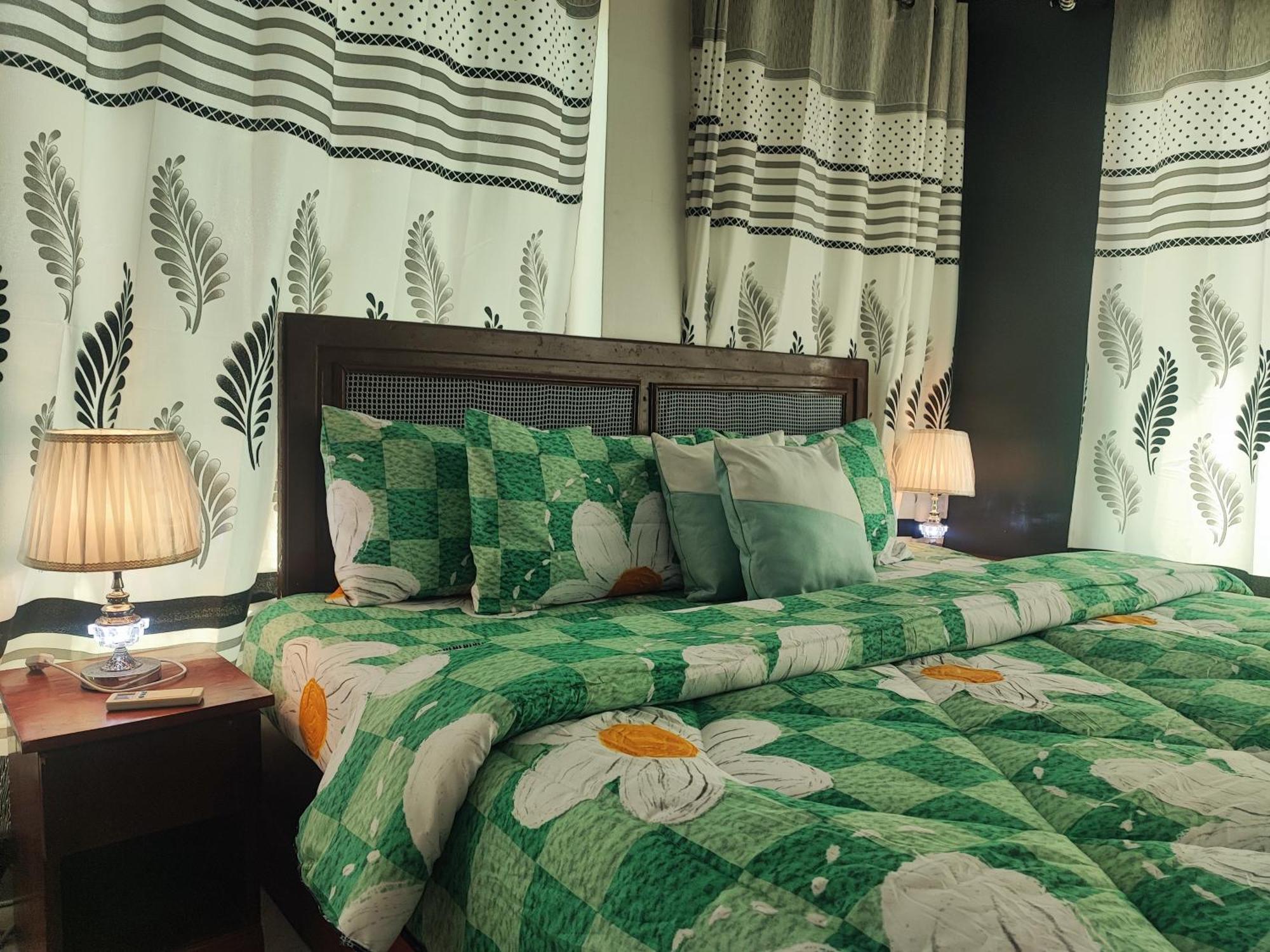 ホテル Ellisa Hospitality And Spa アクラ エクステリア 写真
