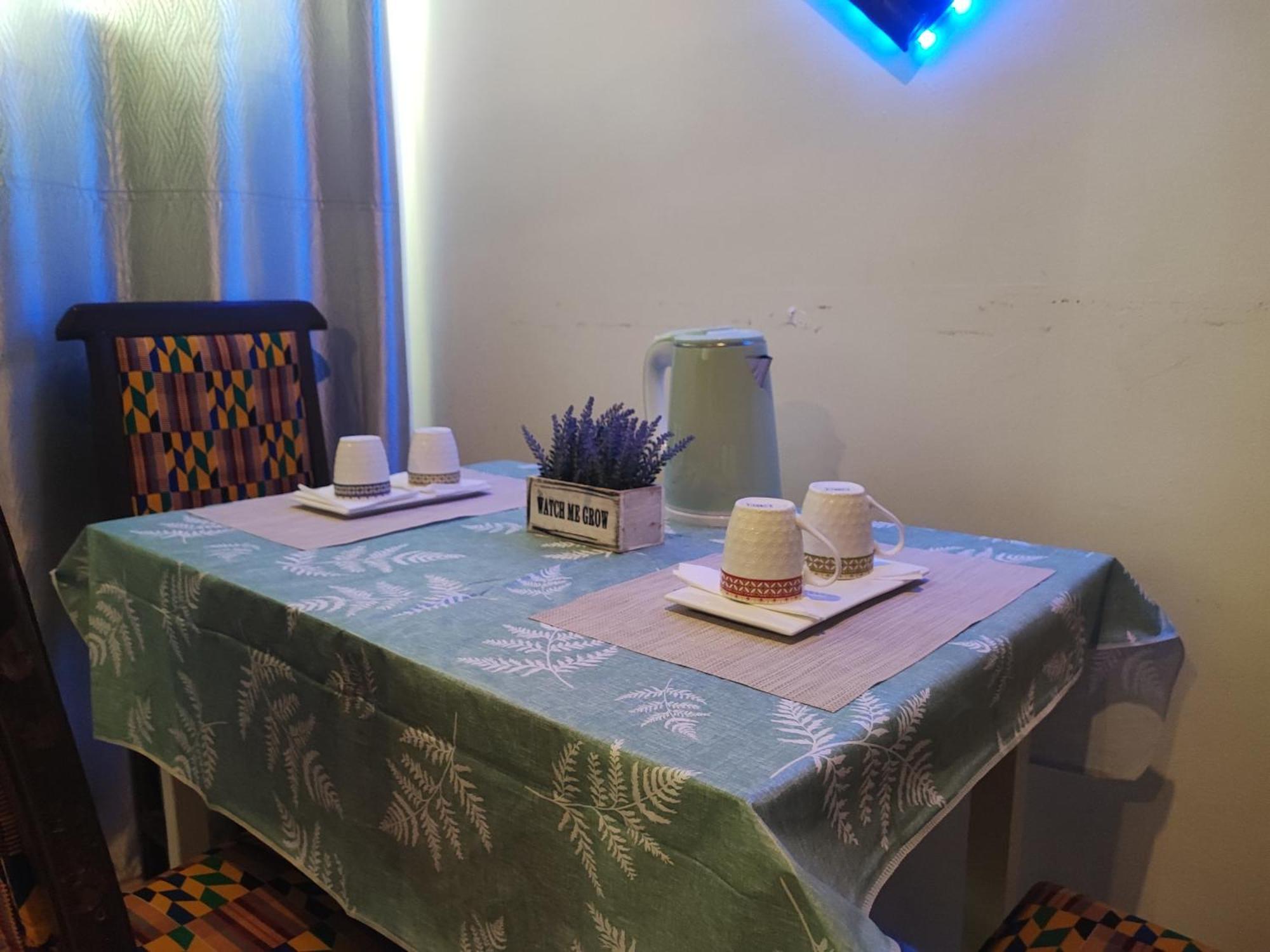 ホテル Ellisa Hospitality And Spa アクラ エクステリア 写真