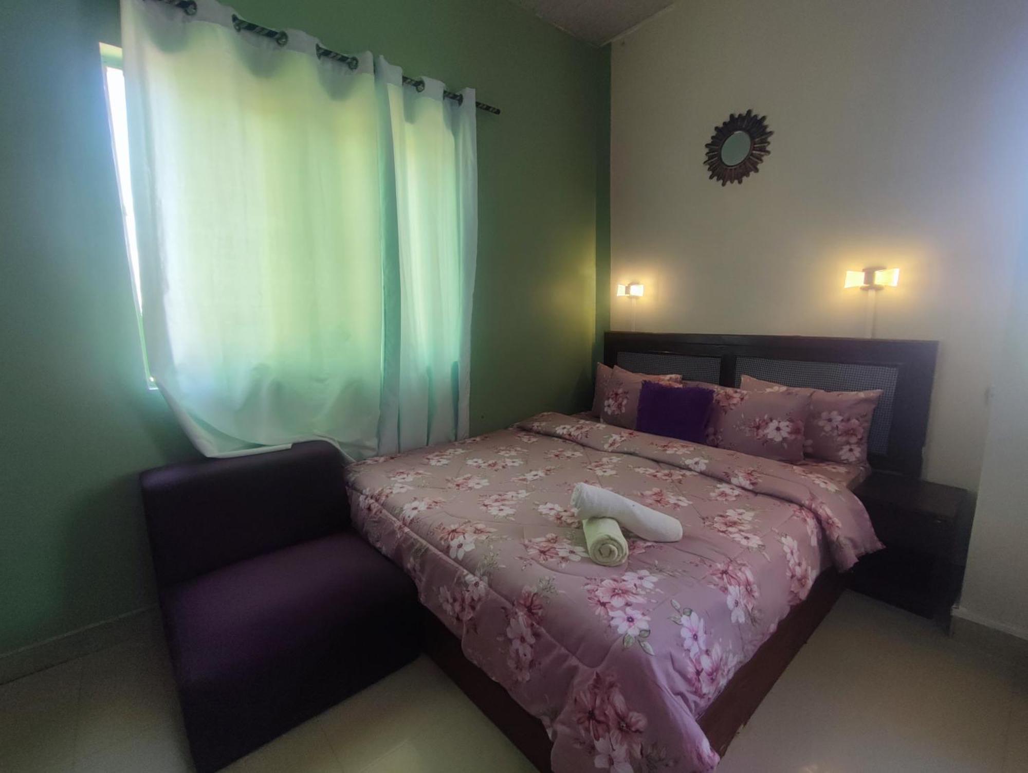 ホテル Ellisa Hospitality And Spa アクラ エクステリア 写真
